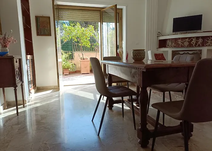 Vatican Treasure Garden Apartment *